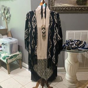 3 pc set!! Tank top, kimono, necklace!!